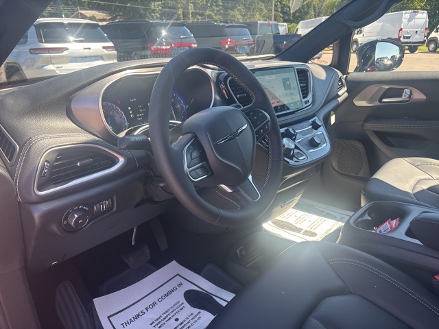 2026 Chrysler Pacifica photo 21
