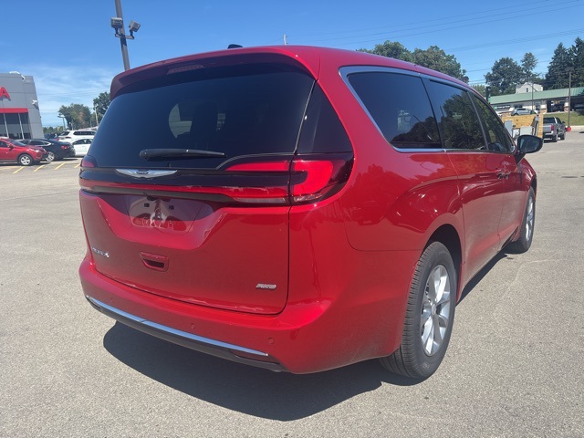 2026 Chrysler Pacifica photo 3