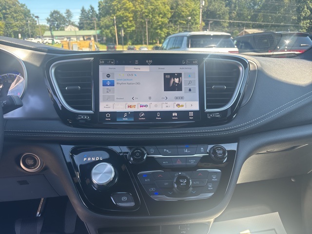 2026 Chrysler Pacifica photo 29