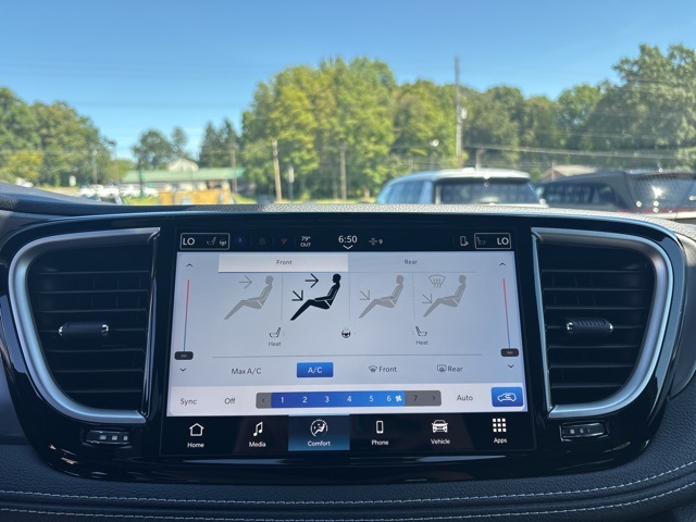 2026 Chrysler Pacifica photo 33