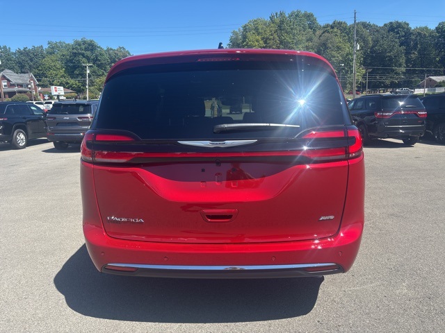 2026 Chrysler Pacifica photo 4