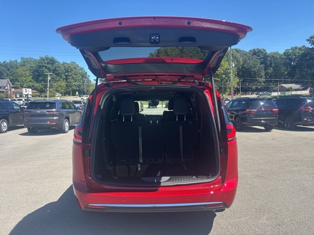 2026 Chrysler Pacifica photo 5