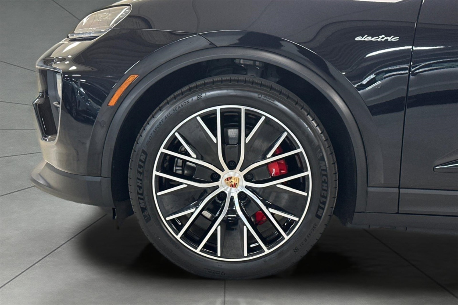 2025 Porsche Macan Electric photo 12