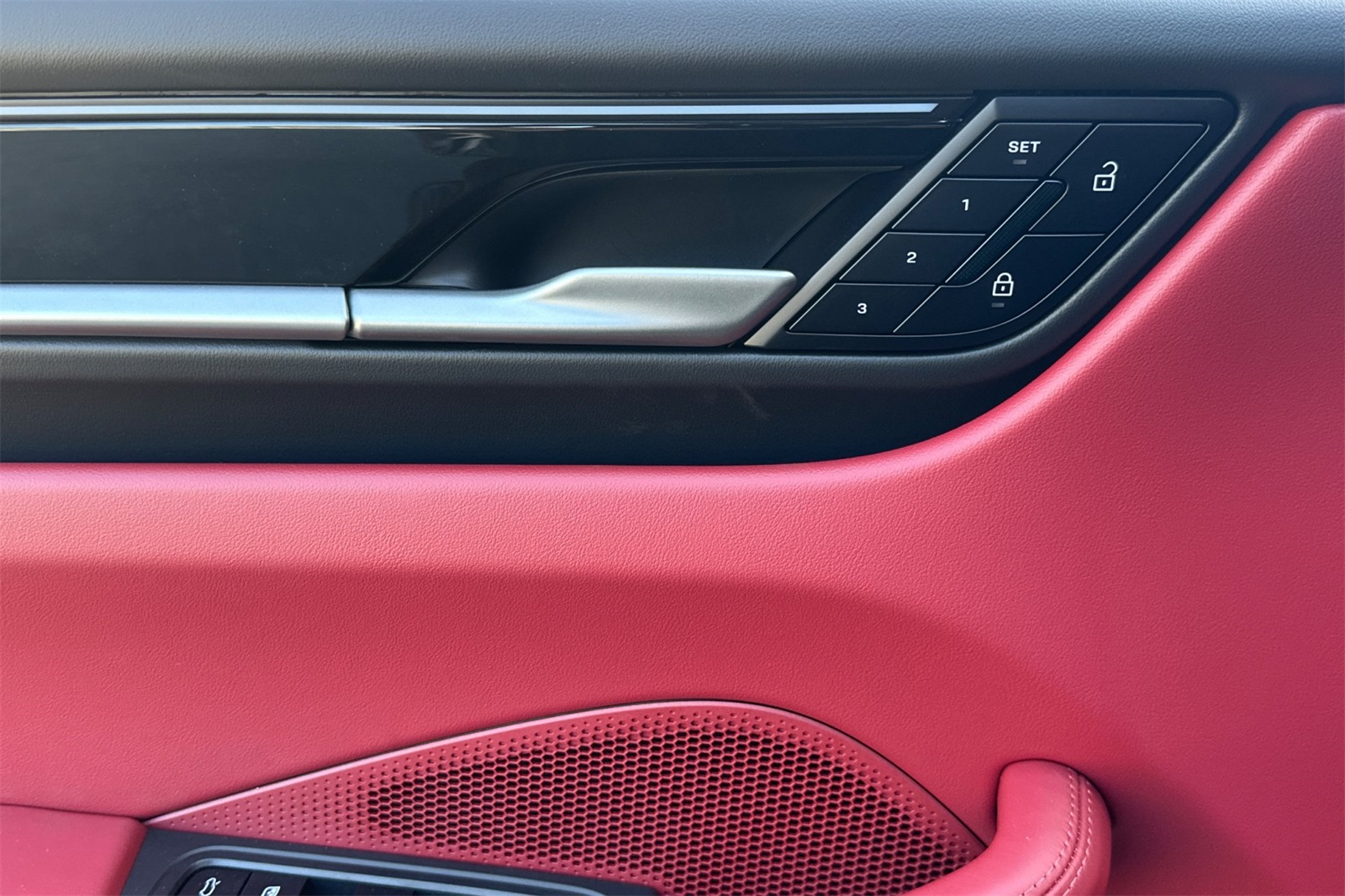 2025 Porsche Macan Electric photo 13
