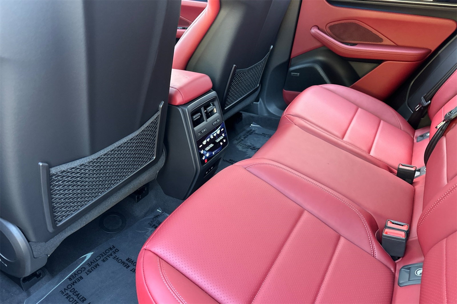 2025 Porsche Macan Electric photo 14