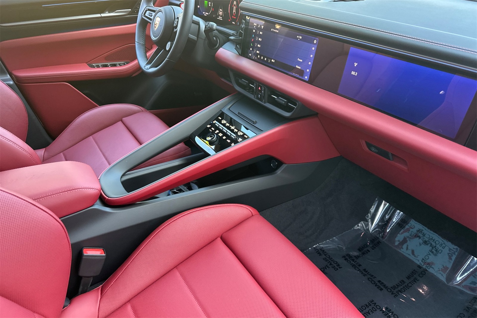 2025 Porsche Macan Electric photo 17