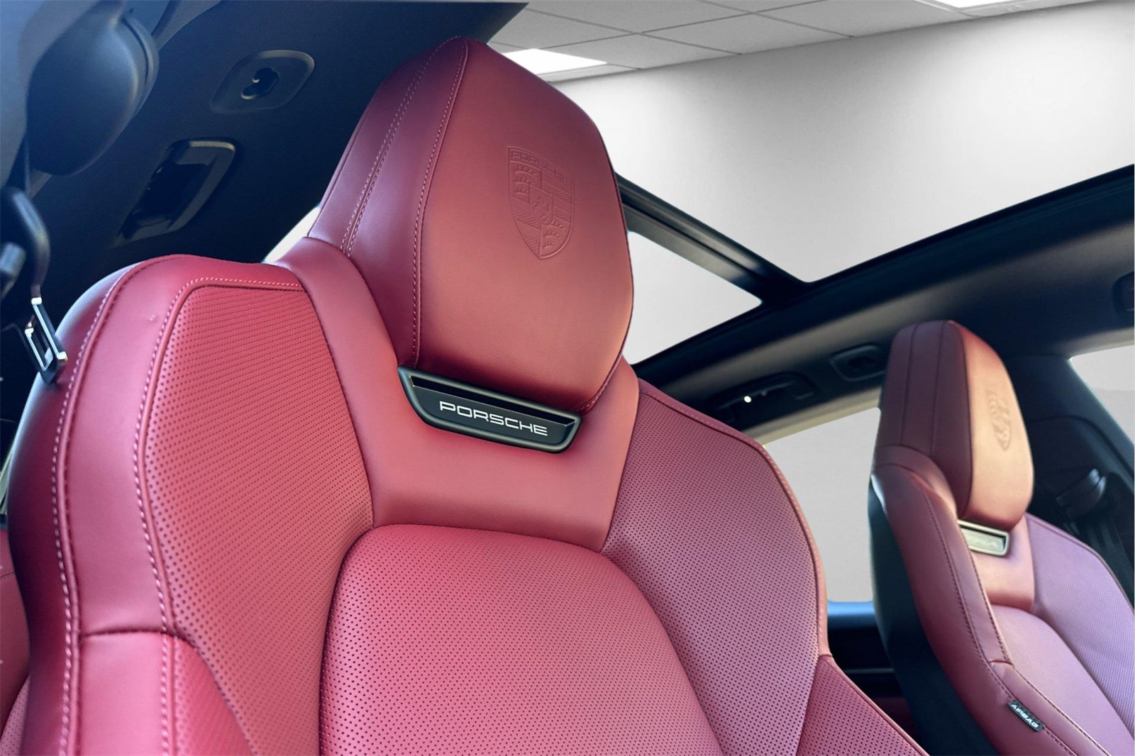 2025 Porsche Macan Electric photo 18