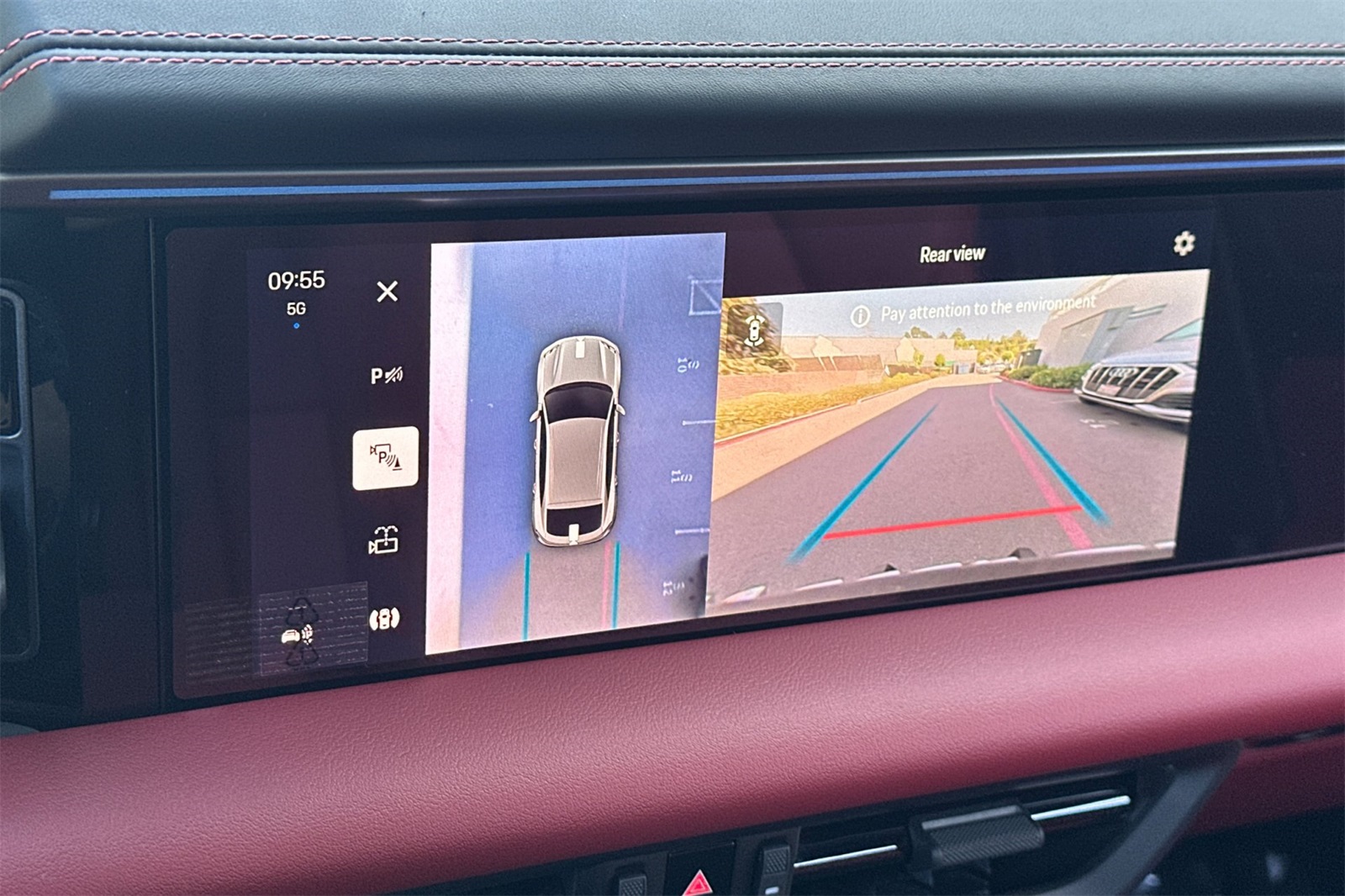 2025 Porsche Macan Electric photo 21