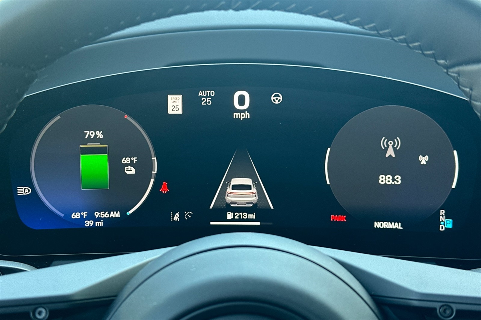 2025 Porsche Macan Electric photo 25