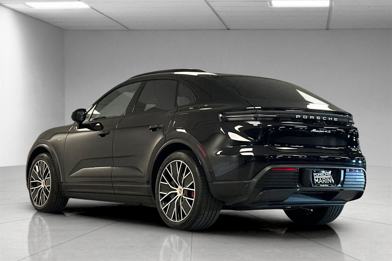 2025 Porsche Macan Electric photo 3