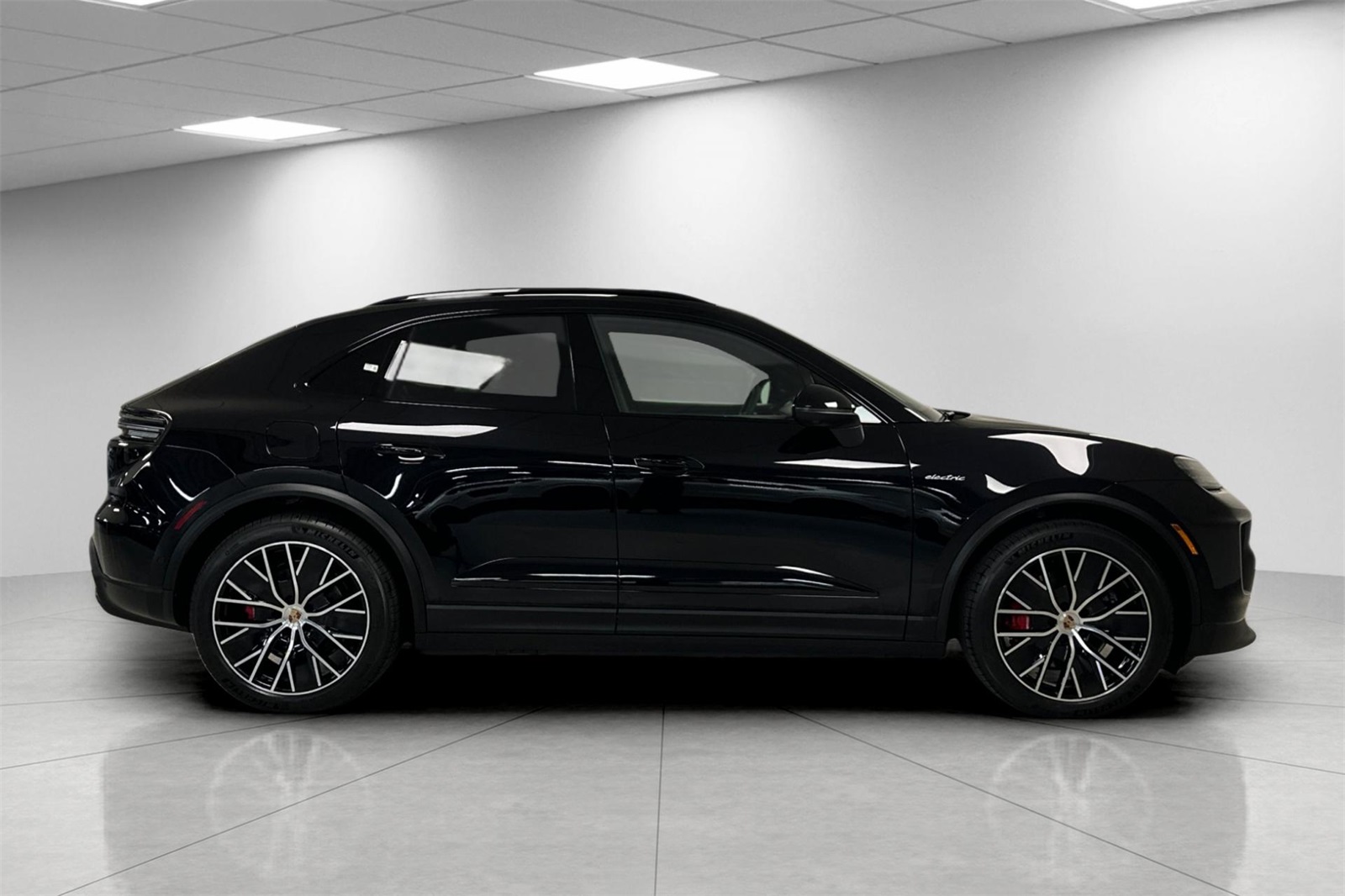 2025 Porsche Macan Electric photo 9