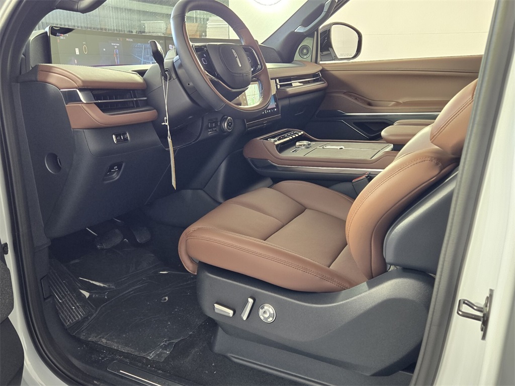 new 2025 Lincoln Navigator L car, priced at $106,773