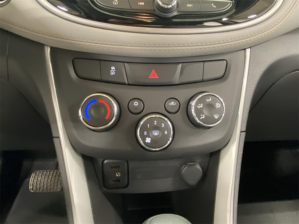 2022 Chevrolet Trax LT photo 3