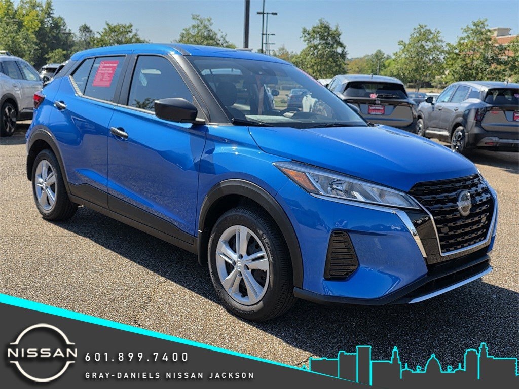 2025 Nissan KICKS PLAY Base's photo