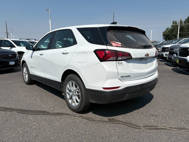 2022 Chevrolet Equinox LS photo 2