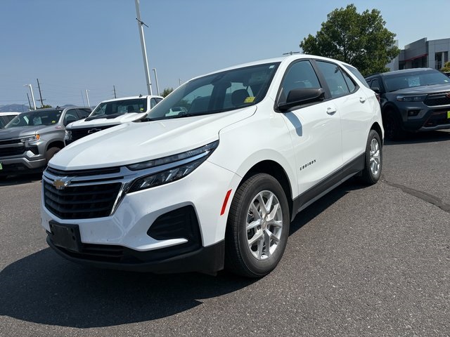 2022 Chevrolet Equinox LS photo 3