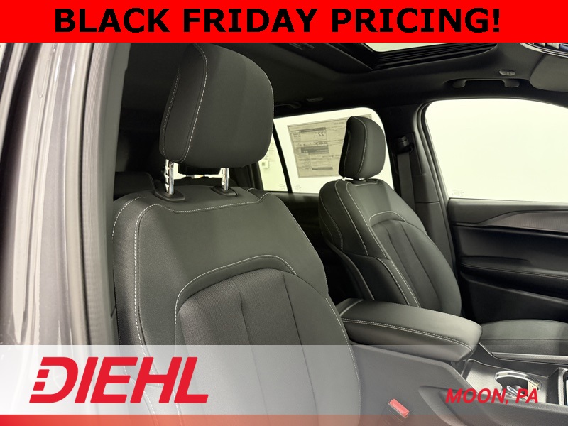 2025 Jeep Grand Cherokee Laredo X photo 2