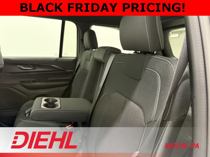 2025 Jeep Grand Cherokee Laredo X photo 3