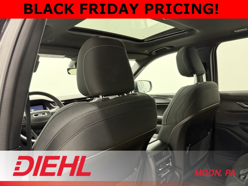 2025 Jeep Grand Cherokee Laredo X photo 4