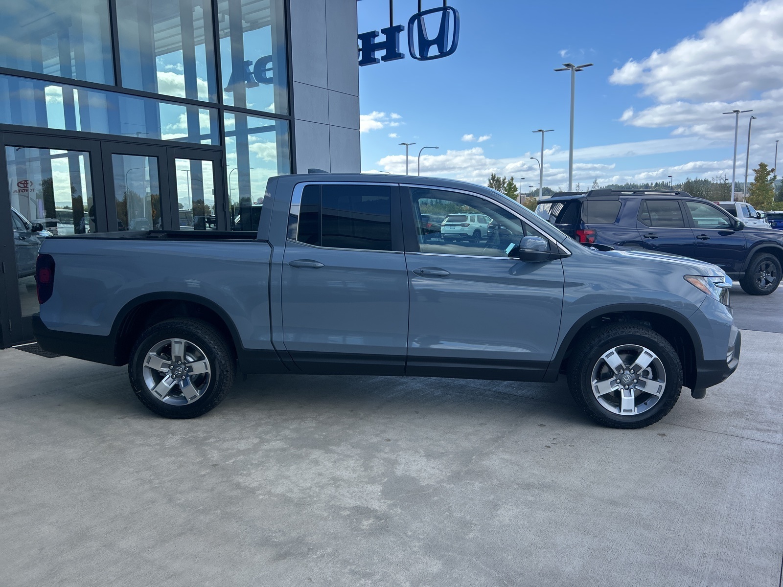 2025 Honda Ridgeline RTL photo 2