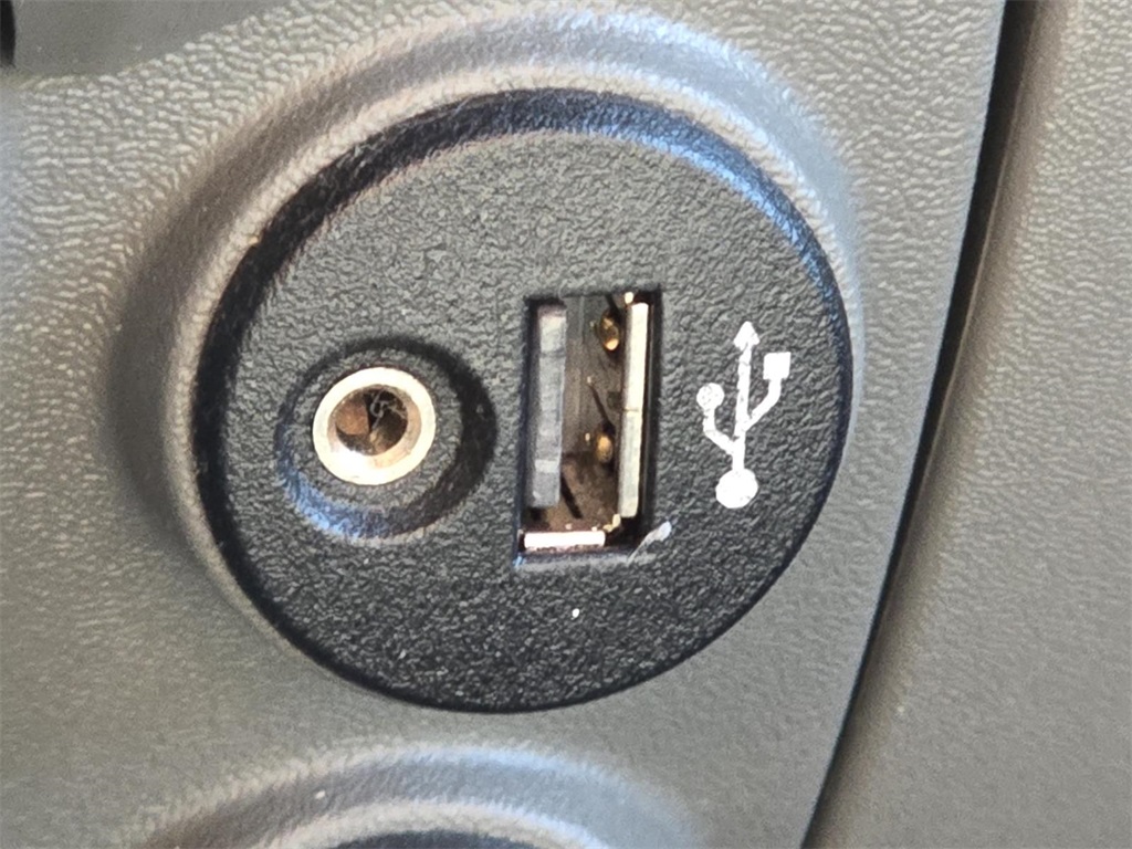 2019 Nissan Frontier SV photo 7