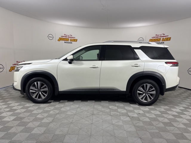 2022 Pearl White Tricoat Nissan Pathfinder SL 4X4 SUV