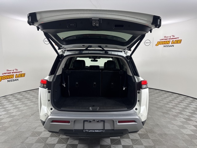 2022 Pearl White Tricoat Nissan Pathfinder SL 4X4 SUV