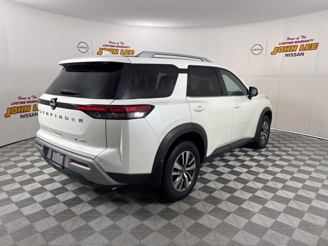 2022 Pearl White Tricoat Nissan Pathfinder SL 4X4 SUV