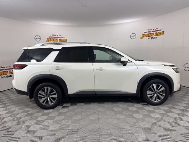 2022 Pearl White Tricoat Nissan Pathfinder SL 4X4 SUV