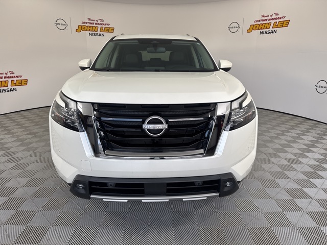 2022 Pearl White Tricoat Nissan Pathfinder SL 4X4 SUV