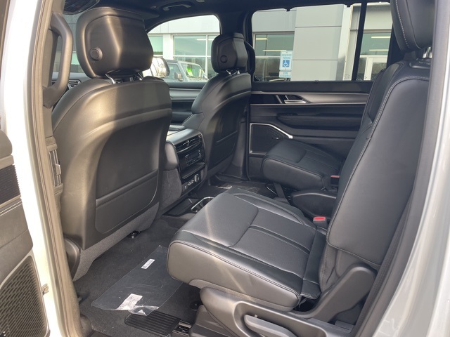 2025 Jeep Wagoneer Series II Carbide photo 11
