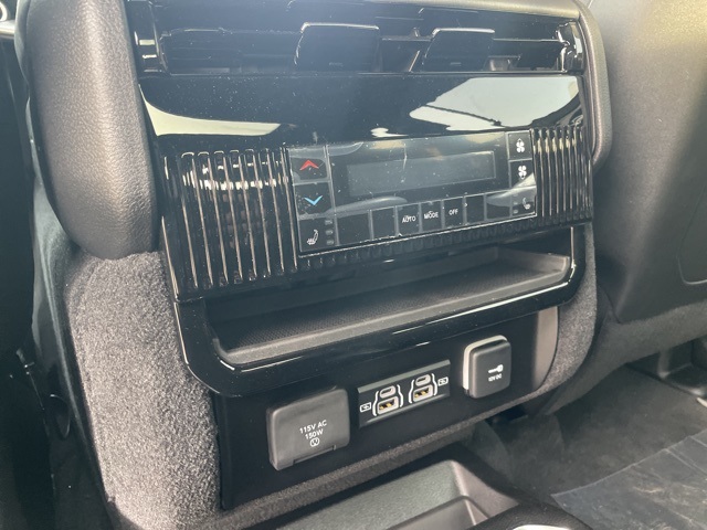 2025 Jeep Wagoneer Series II Carbide photo 12