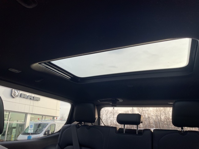 2025 Jeep Wagoneer Series II Carbide photo 14