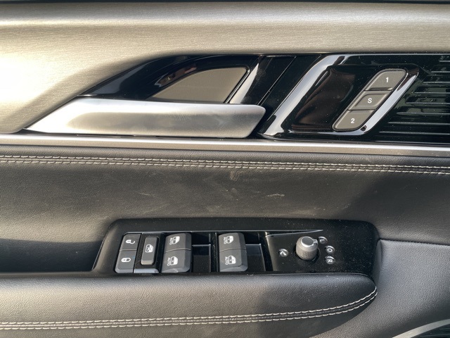 2025 Jeep Wagoneer Series II Carbide photo 16