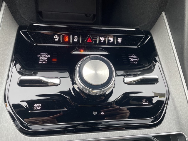 2025 Jeep Wagoneer Series II Carbide photo 24