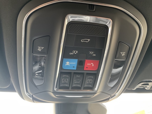 2025 Jeep Wagoneer Series II Carbide photo 25