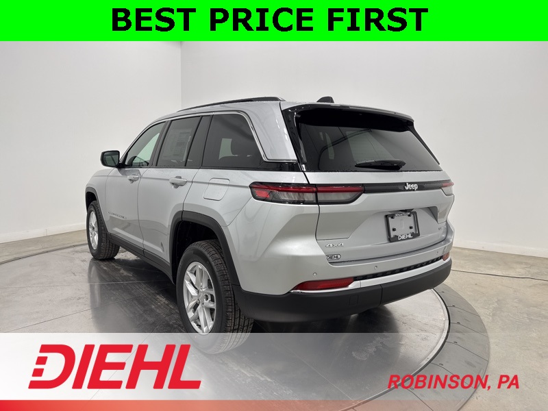 2025 Jeep Grand Cherokee Laredo photo 2