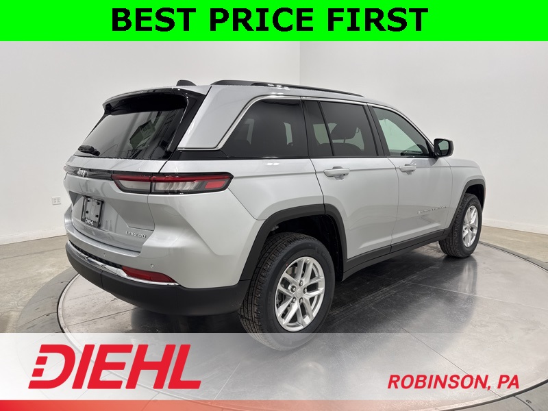 2025 Jeep Grand Cherokee Laredo photo 4