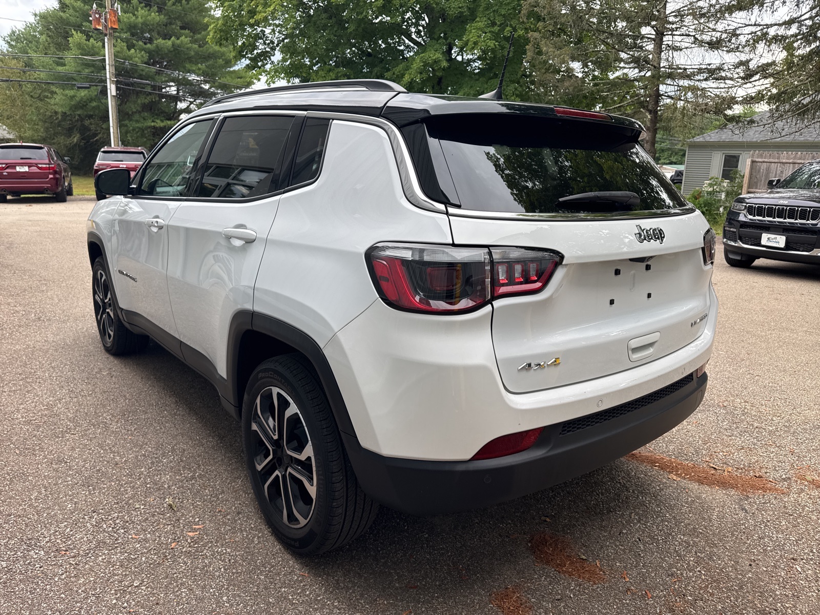2022 Bright White Clearcoat Jeep Compass Limited 4X4 SUV