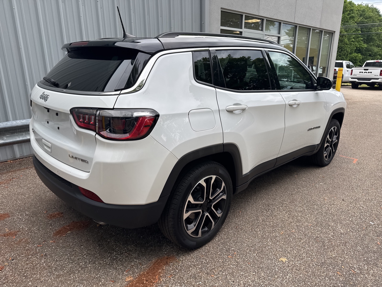 2022 Bright White Clearcoat Jeep Compass Limited 4X4 SUV