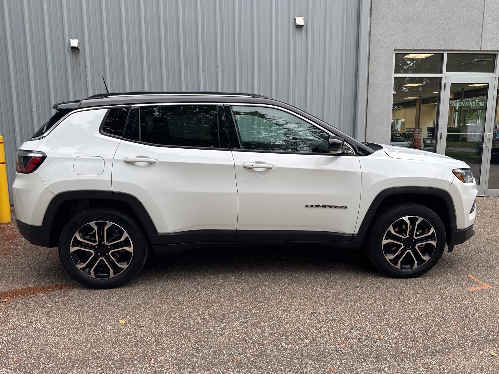 2022 Bright White Clearcoat Jeep Compass Limited 4X4 SUV