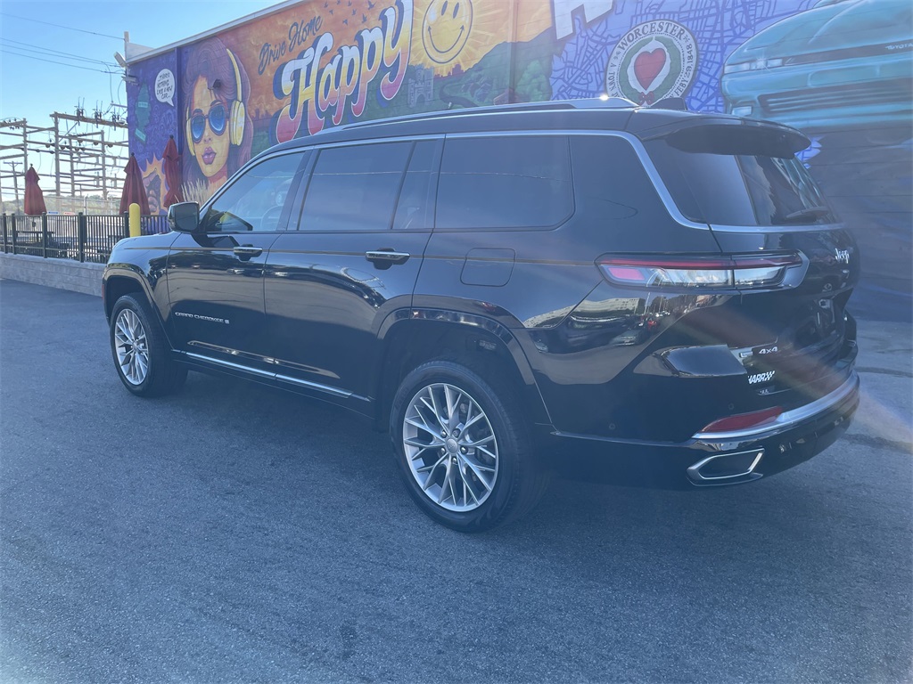 2023 Jeep Grand Cherokee L Summit photo 3