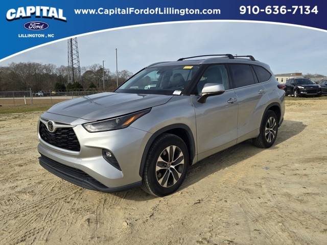 2022 Toyota Highlander XLE's photo