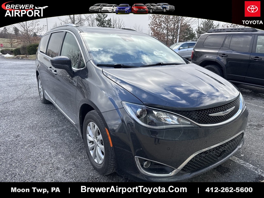 2019 Chrysler Pacifica Touring L's photo