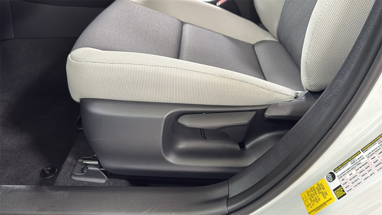 2026 Toyota Corolla LE photo 13