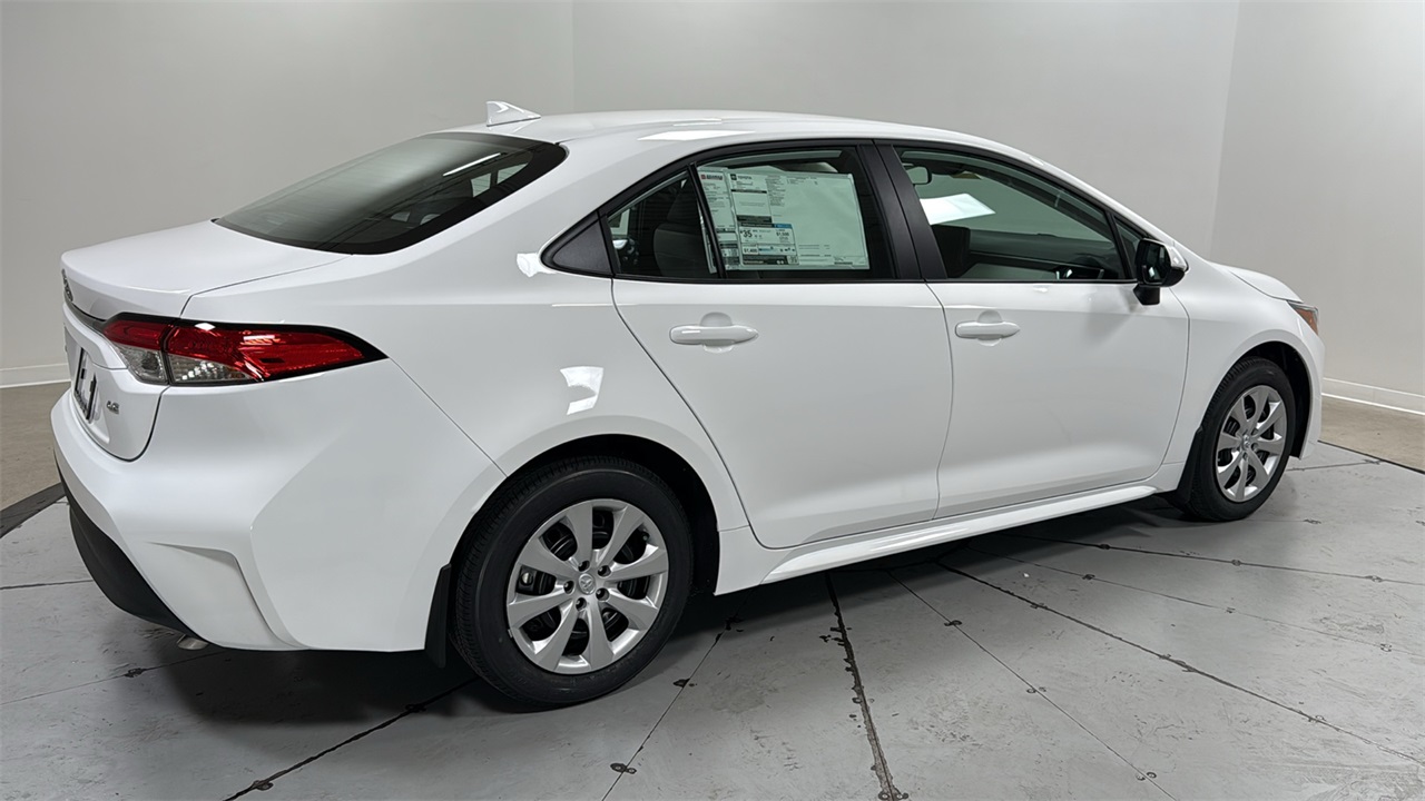 2026 Toyota Corolla LE photo 5