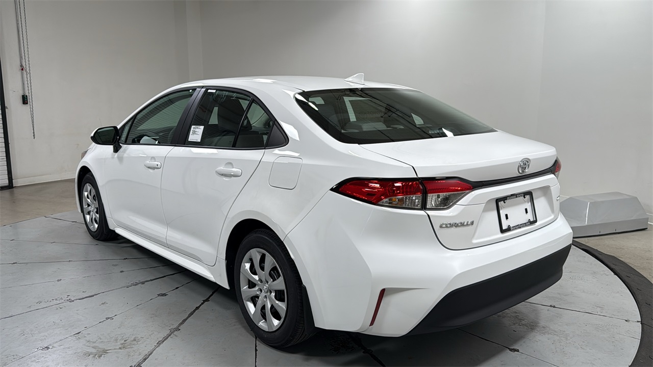 2026 Toyota Corolla LE photo 7