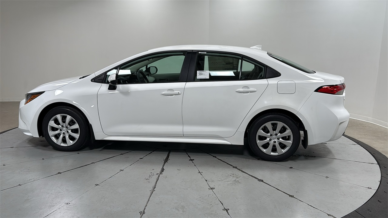 2026 Toyota Corolla LE photo 8