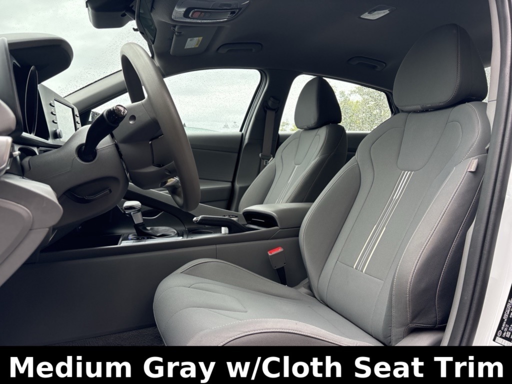 2023 Hyundai Elantra SEL photo 8