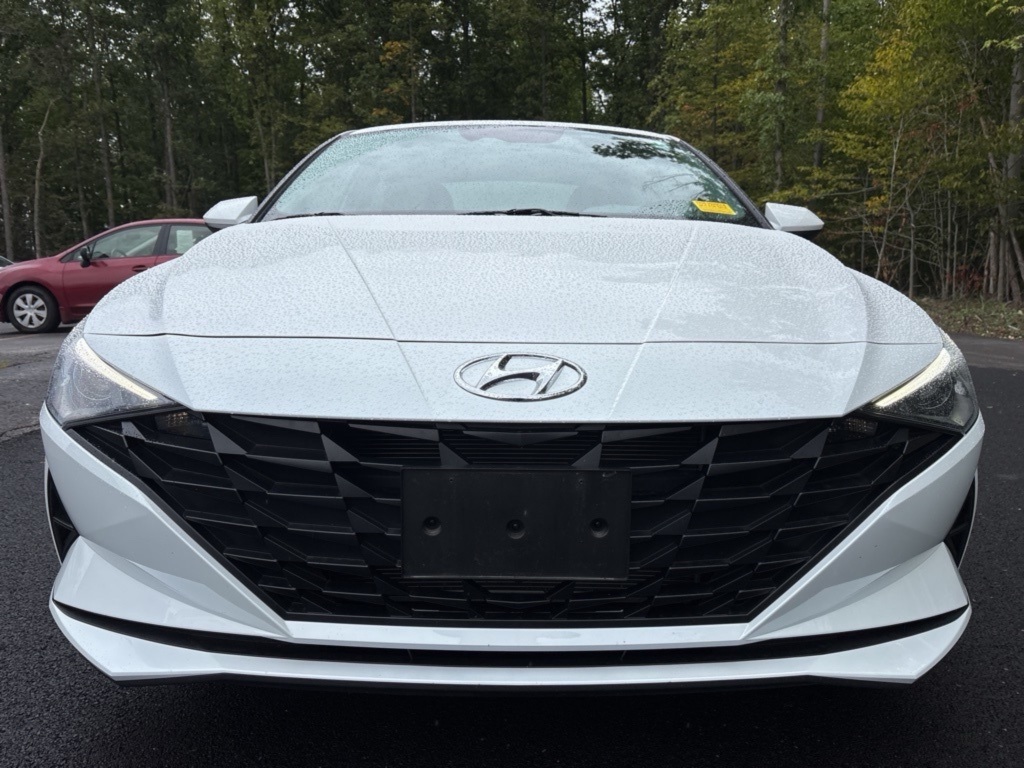 2023 Hyundai Elantra SEL photo 3